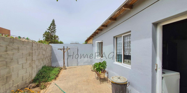 Henties Bay Proper:  5 Bedroom FARMSTYLE HOME is for Sale