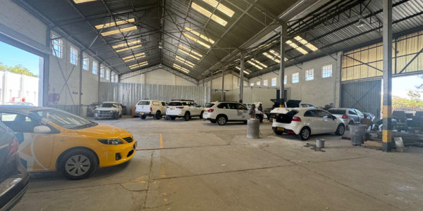 LARGE WAREHOUSE TO LET