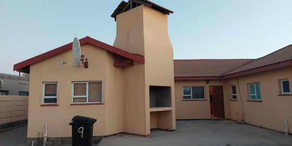 5 Bedroom House With a Flat For Sale Meersig Walvisbaai