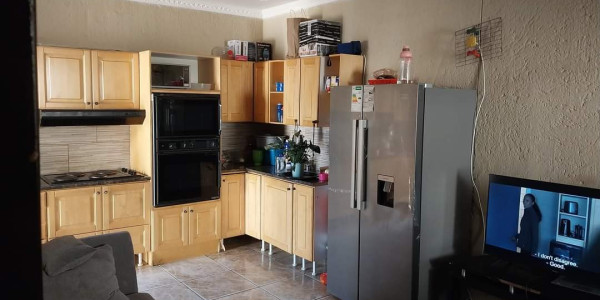 Spacious 4 Bedroom House with Additional 1 Bedroom Flat for Sale in Katutura