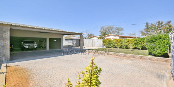 Ext 1, Outjo:  VERY NEAT, LOW MAINTENANCE 5 Bedr Home is for Sale