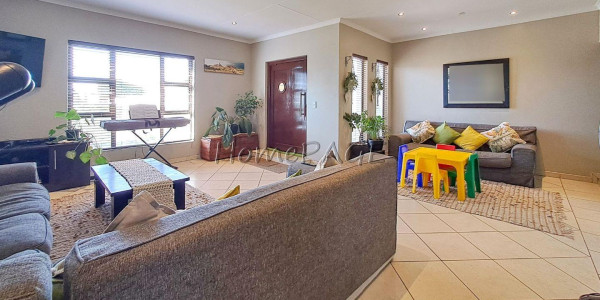 Fairway Estates, Walvis Bay:  VERY NEAT HOME WITH FLAT IS FOR SALE