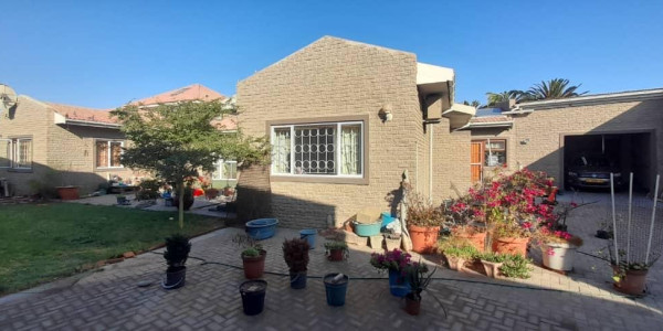 5 bedroom house for sale in CBD- Town, Swakopmund, walking distance to the ocean, police office etc.