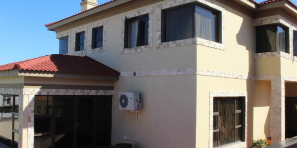 Spacious family house with extra 3 bedroom flat in Swakopmund