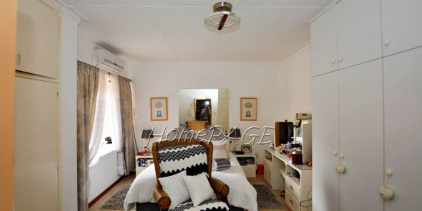 Walvis Bay:  Popular, Successful Guesthouse (B & B) is for Sale