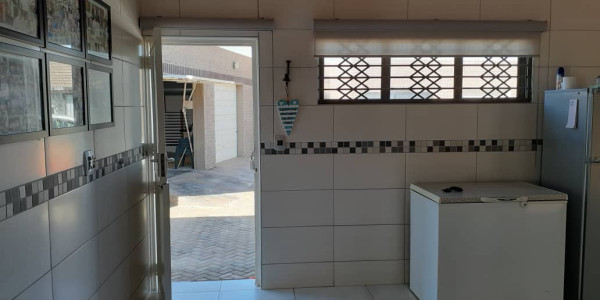 3 BEDROOM HOUSE WITH FLAT FOR SALE IN HENTIES BAY