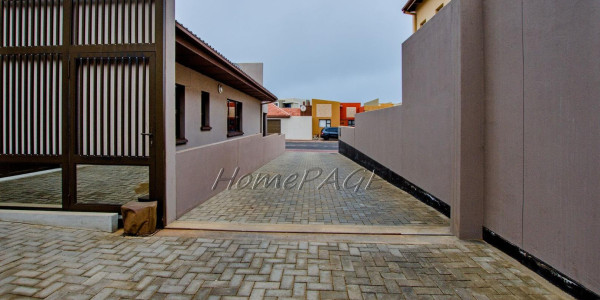 Long Beach Ext 1, Walvis Bay:  Large Luxurious Home with Flat is for Sale