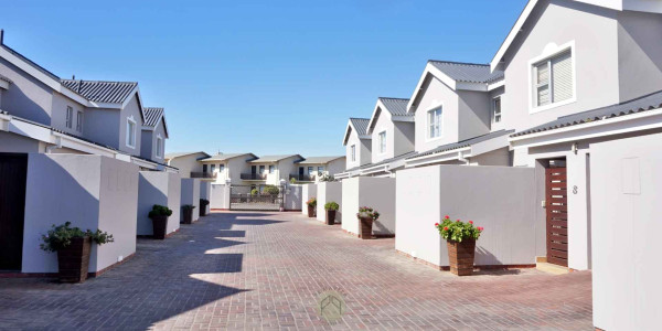 3 Bedroom Townhouse FOR SALE in Walvis Bay Central