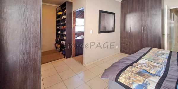 Fairway Estates, Walvis Bay:  VERY NEAT HOME WITH FLAT IS FOR SALE