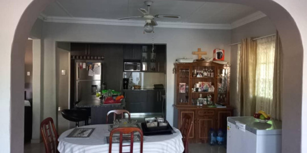 Windhoek Khomasdal: 4 Bedroom house with Flat is For Sale