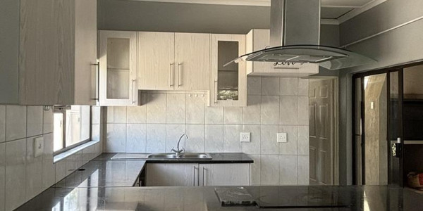 This townhouse in Okahandja offers you a fantastic opportunity! With its modern design and prime location, it offers both comfort and convenience.