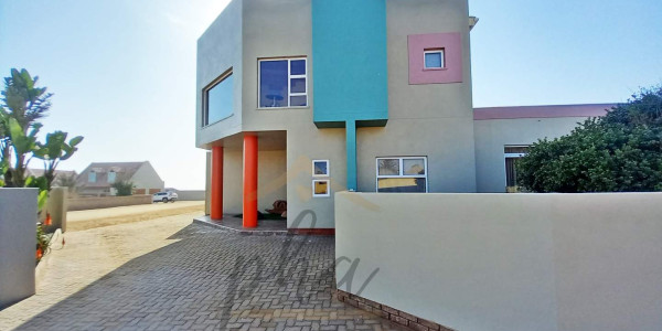 Family Home For Sale In Hentiesbay, Walking Distance From The Beach