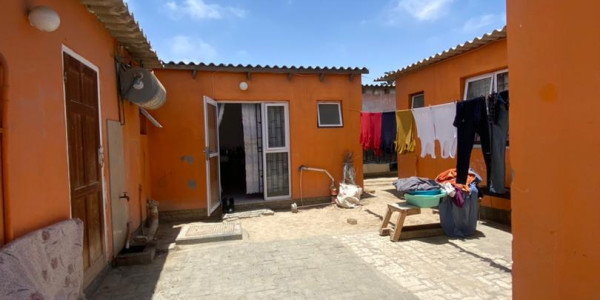 HOUSE WITH GARAGE & FLATLET IN MONDESA