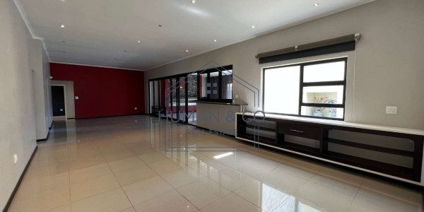 MAGNIFICENT AND BUILT TO PERFECTION 6 BEDROOM HOUSE FOR SALE Ultra modern 6 Bedroom House in Meersig