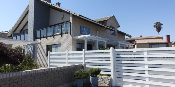 SEA VIEW PROPERTY OVERLOOKING THE BEACH PROMENADE