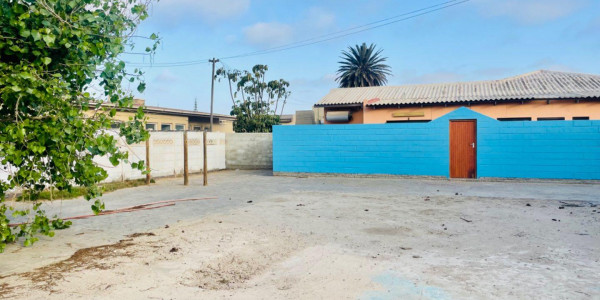 Beautiful 3 Bedrooms House with an extra 2 bedrooms flat for sale in Walvis Bay C.B.D