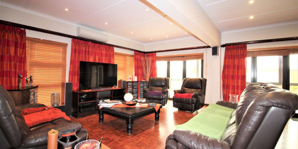 LUXURY SEA VIEW HOUSE FOR SALE IN CUL DE SAC - CENTRAL SWAKOPMUND