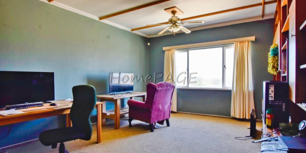 Vineta, Swakopmund:  Enormous Home with Flat is for Sale