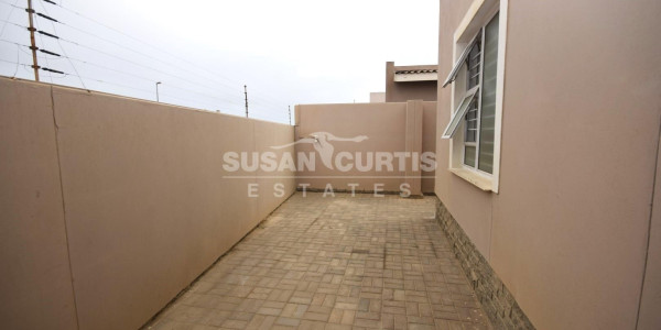 ONE LEVEL TOWNHOUSE IN SECURED COMPLEX