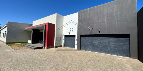 MAGNIFICENT AND BUILT TO PERFECTION 6 BEDROOM HOUSE FOR SALE Ultra modern 6 Bedroom House in Meersig