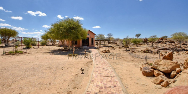 Omaruru Wildlife Estate, Omaruru:  Plot with Quaint home set in BEAUTIFUL surroundings for sale