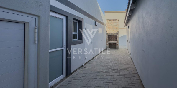 Stunning newly built home, walking distance from the sea and shopping mall.