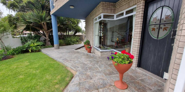 5 Bedroom House for Sale in Vineta, Swakopmund