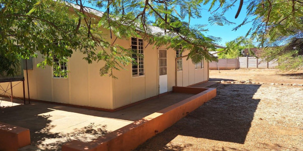 LARGE ERF WITH 3 BEDROOM PREFAB HOUSE FOR SALE - TSUMEB