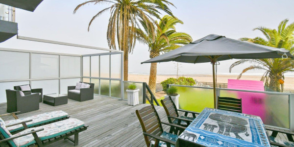 Long Beach, Walvis Bay:  Beautiful ECLECTIC Stunner home WTH FLAT is for Sales:  A RARE FIND