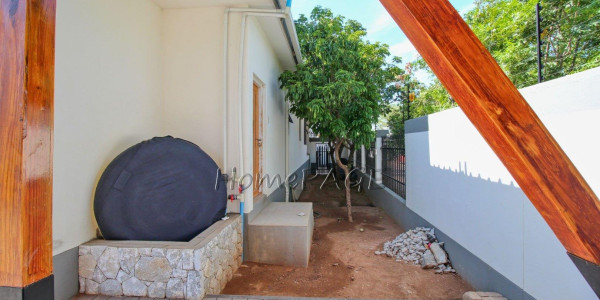 Otjiwarongo:  STUNNING, MODERN 4 BEDR HOME WITH FLAT is for sale