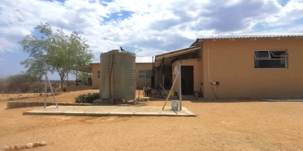 5 ha plot with borehole for sale in Brakwater with 5 bedrooms