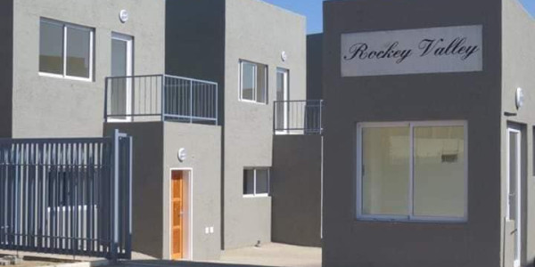 3 Bedroom Townhouse For Sale in Rocky Crest