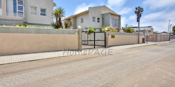 Vineta, Swakopmund:  Neat and Spacious 3 Bedr UPMARKET Townhouse is for sale