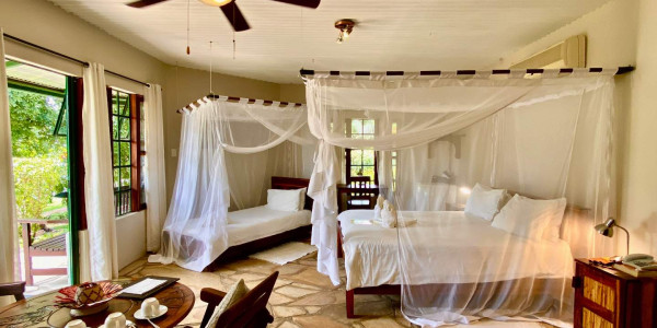 FOR SALE | TAMBUTI LODGE, RUNDU