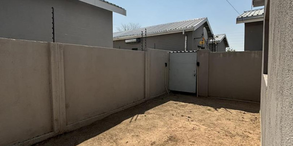 This townhouse in Okahandja offers you a fantastic opportunity! With its modern design and prime location, it offers both comfort and convenience.