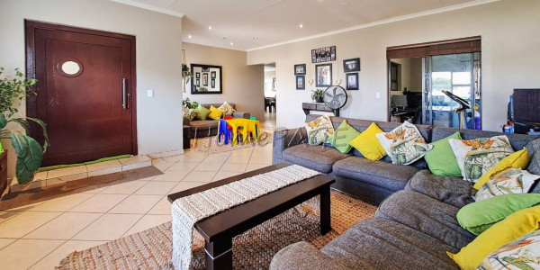 Fairway Estates, Walvis Bay:  VERY NEAT HOME WITH FLAT IS FOR SALE