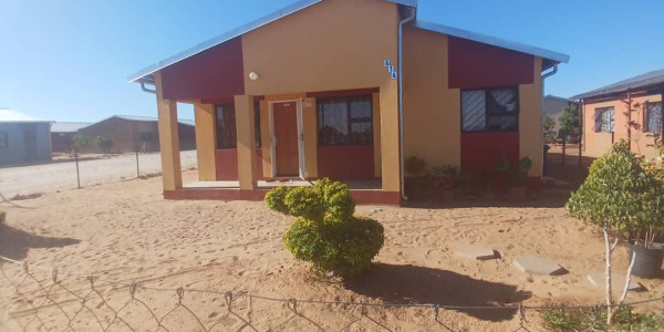 ‼️‼️ Buy a 3 bedroom house for sale in Rundu???? Sauyemwa Elia Neromba side (FNB) houses. Main bedroom with ensuite. ✅️ 3 bedrooms. Selling at N$ 850 000 ✅️ 2 bat