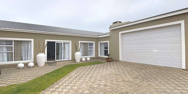 Ultimate Comfort & Security in Henties Bay's Best Location!