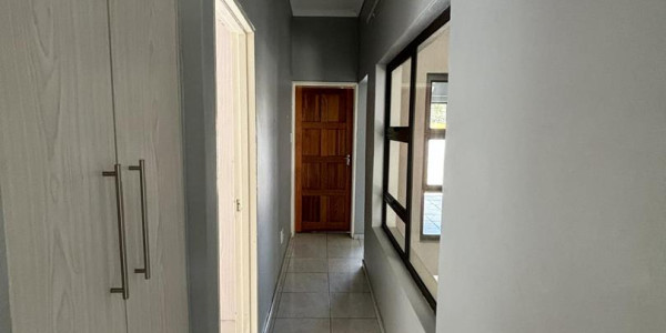 This townhouse in Okahandja offers you a fantastic opportunity! With its modern design and prime location, it offers both comfort and convenience.