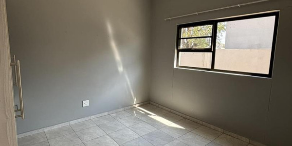 This townhouse in Okahandja offers you a fantastic opportunity! With its modern design and prime location, it offers both comfort and convenience.