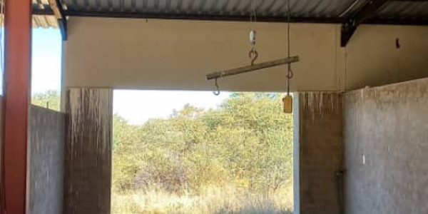 Agents Marlene, Leon and Jan presents this property, 30 km from Okahandja on the B2-road.