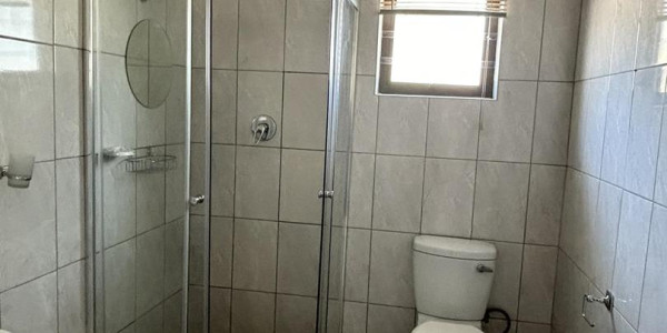 This townhouse in Okahandja offers you a fantastic opportunity! With its modern design and prime location, it offers both comfort and convenience.