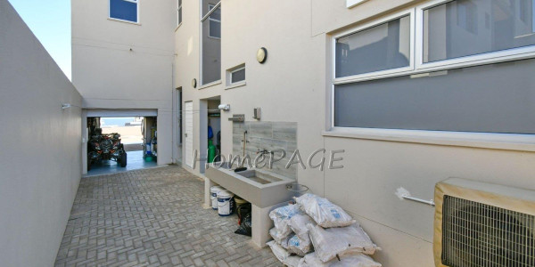 Long Beach Ext 2, Walvis Bay:  A FANTASTIC, SPACIOUS  LUXURIOUS HOME IS FOR SALE