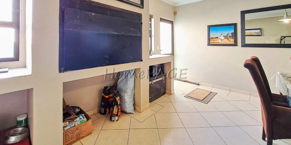 Fairway Estates, Walvis Bay:  VERY NEAT HOME WITH FLAT IS FOR SALE