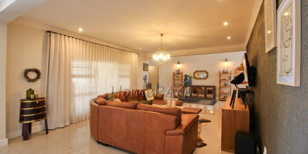 Otjiwarongo:  STUNNING, MODERN 4 BEDR HOME WITH FLAT is for sale