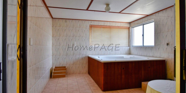 Vineta, Swakopmund:  Enormous Home with Flat is for Sale