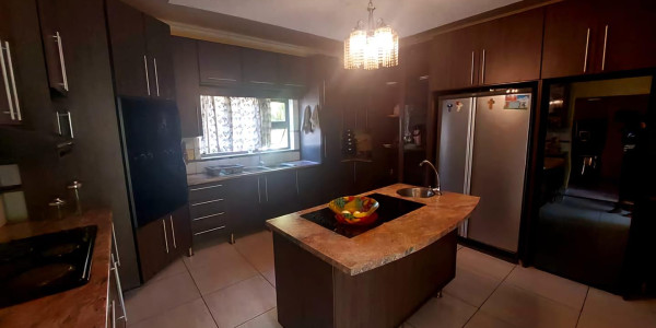 Urgent Sale: Stunning Freestanding Home in Windhoek for N$2,900,000