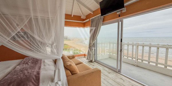 Gorgeous beachfront Guesthouse for sale!