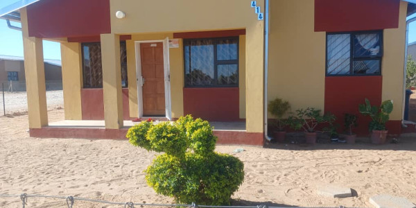 ‼️‼️ Buy a 3 bedroom house for sale in Rundu???? Sauyemwa Elia Neromba side (FNB) houses. Main bedroom with ensuite. ✅️ 3 bedrooms. Selling at N$ 850 000 ✅️ 2 bat