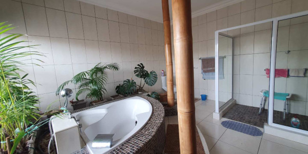 Luxurious Coastal Home with Flat for Sale in Henties Bay